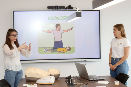 AED NOVA LOKACIJA IN OGLED PROIZVODNJE V PCB ON TIME PODSKRAJNIK 07 FOTO LJUBO VUKELIČ